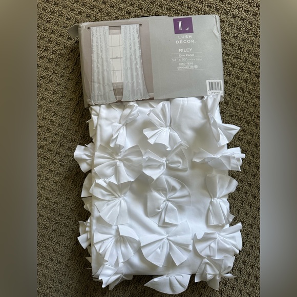 New Lush Decor White Riley Curtain - Picture 2 of 3